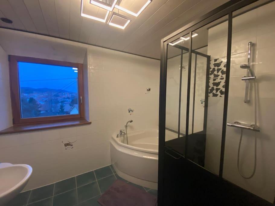 Logement Dans Maison + Exterieur Orchamps-Vennes Dış mekan fotoğraf